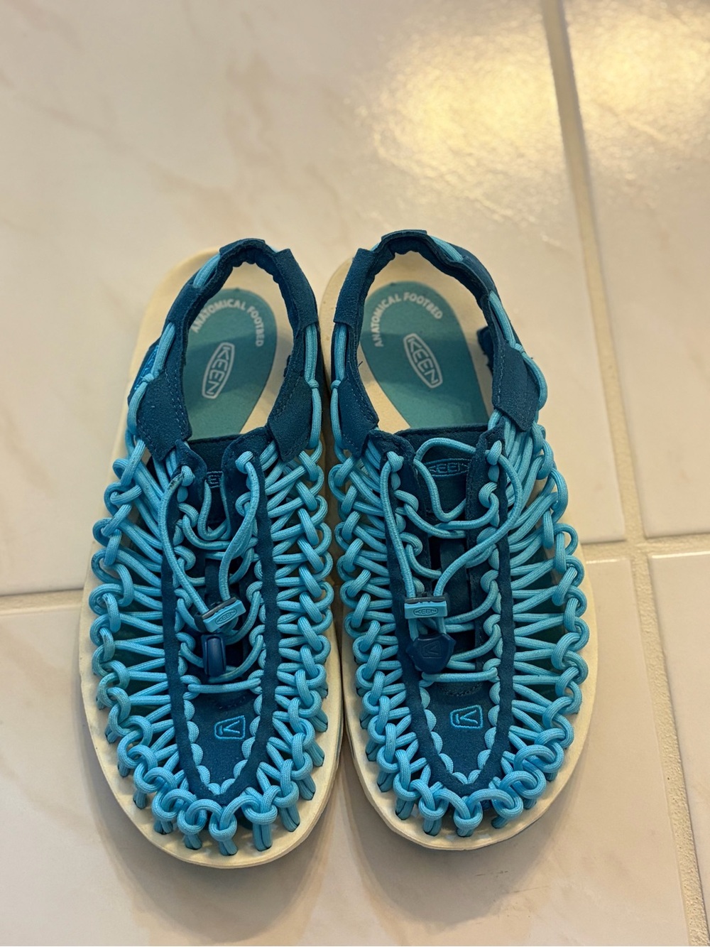 KEEN Uneek Turquoise Woven Bungee Cord Water Women's Sandals. Sz 7